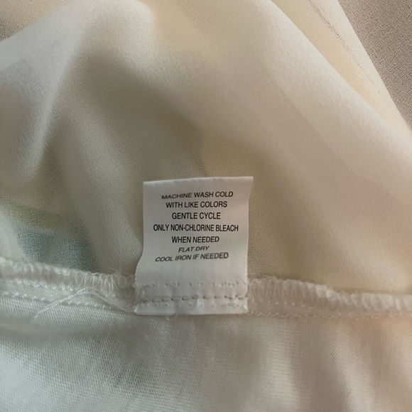 Candies Junior long sleeve tunic blouse. Beautiful Crocheted back and shoulders - Picture 8 of 8